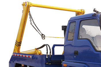 采用性能可靠的液压系统及摆臂油缸,保证了大负荷的勾起能力及稳定的操作性能。 采用性能可靠的液压系统及摆臂油缸,保证了大负荷的勾起能力及稳定的操作性能。