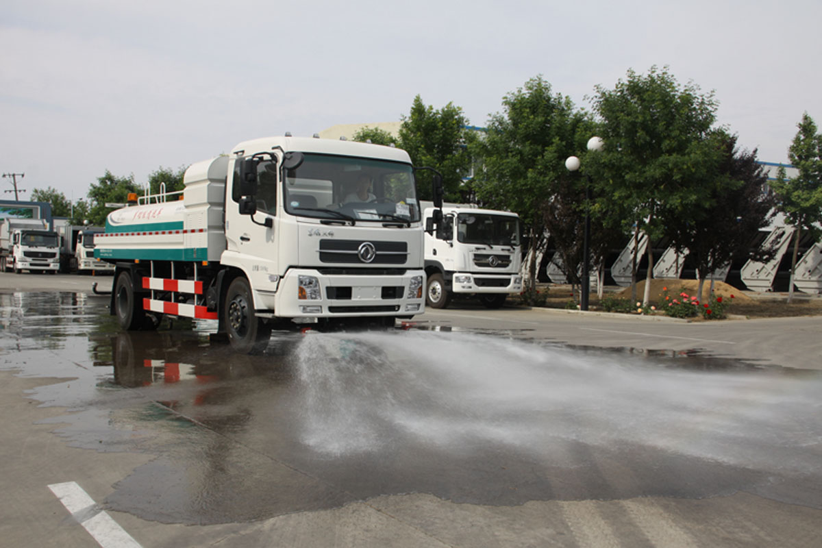 福田中驰10吨洒水车-程力专用汽车股份有限公司